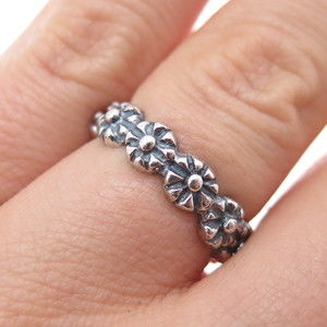 925 Sterling Silver Vintage Flower All Around Oxidized Band Ring Size 6.5